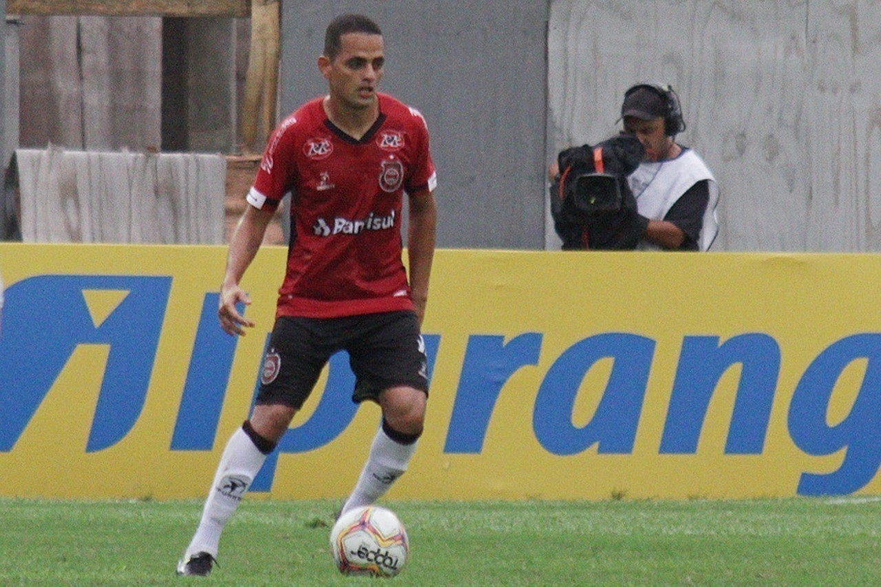 Volante do Brasil de Pelotas cr&ecirc; no empenho do elenco no retorno do Gauch&atilde;o