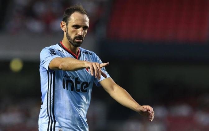 Juanfran comenta polêmica antiga com zagueiro Piqué