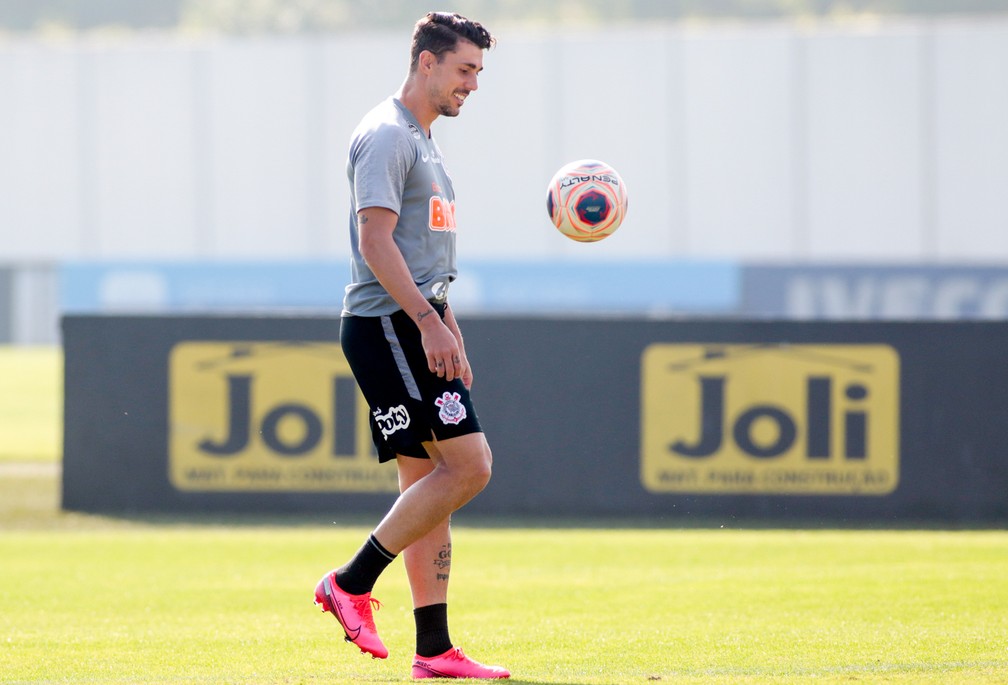 Corinthians: Danilo Avelar e Luan est&atilde;o confiantes para o cl&aacute;ssico contra o Palmeiras