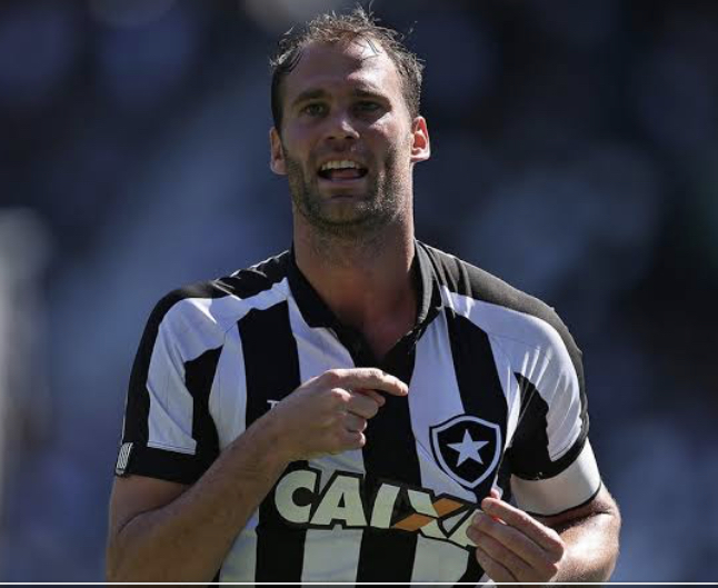 Botafogo: entenda a nova fun&ccedil;&atilde;o do &iacute;dolo Joel Carli no departamento de futebol