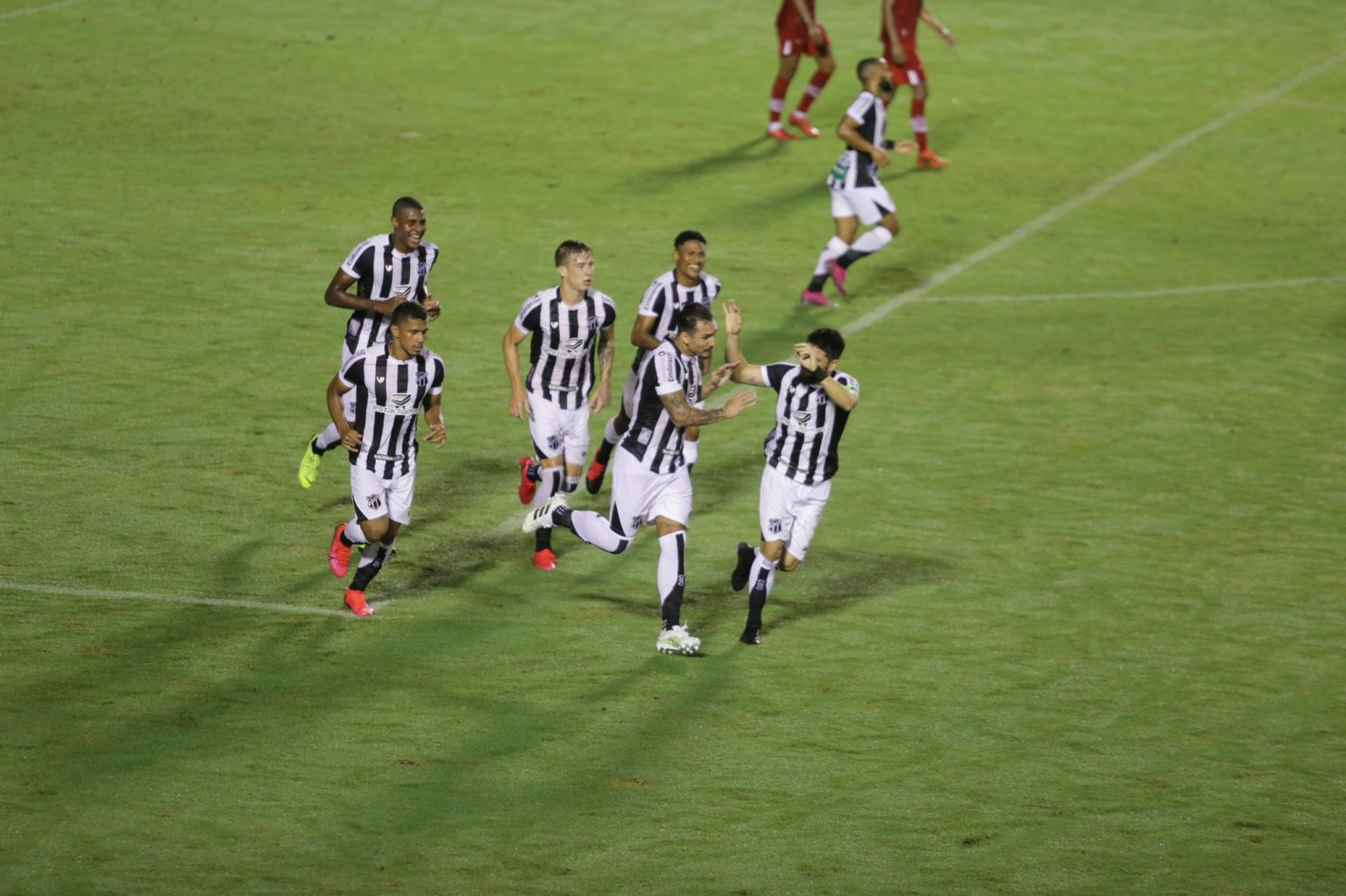 Ceará vence CRB e avança na Copa do Nordeste
