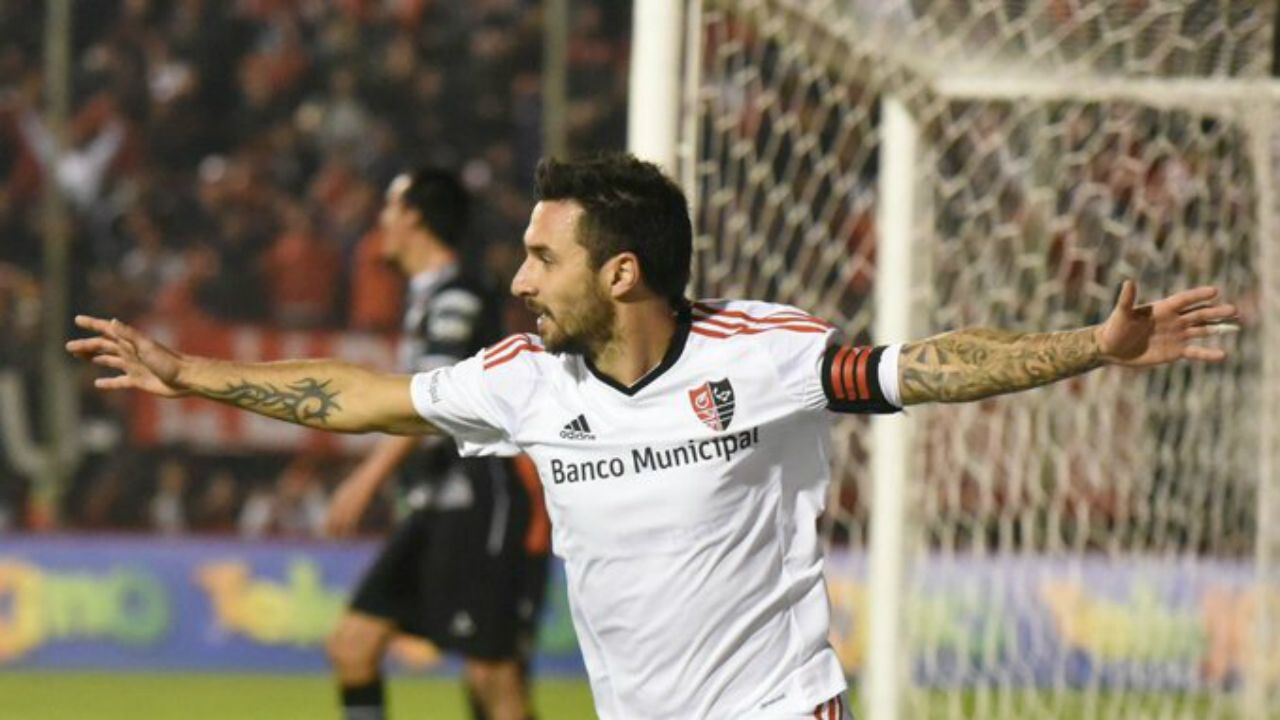 Nacho Scocco acerta retorno ao Newell&rsquo;s Old Boys