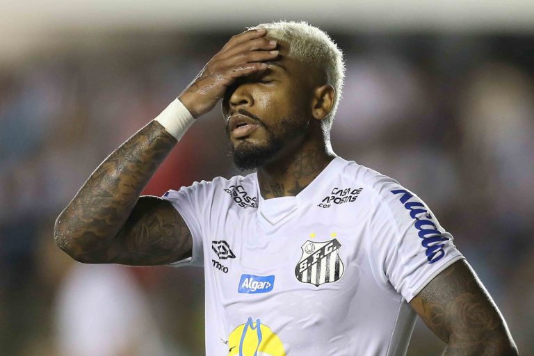 Após derrota e eliminação do Santos, Marinho se desculpa no Instagram