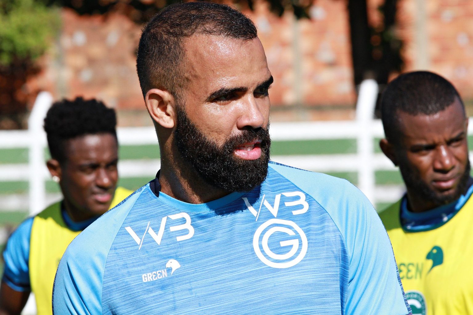 Sandro v&ecirc; Goi&aacute;s brigando por Libertadores e relembra Internacional