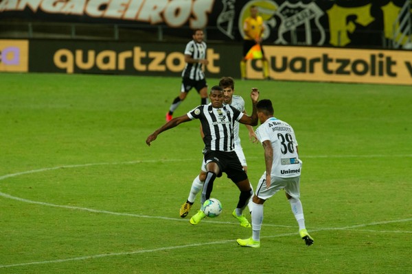 Gr&ecirc;mio oferece R$ 15 milh&otilde;es por Cl&eacute;ber, atacante do Cear&aacute;