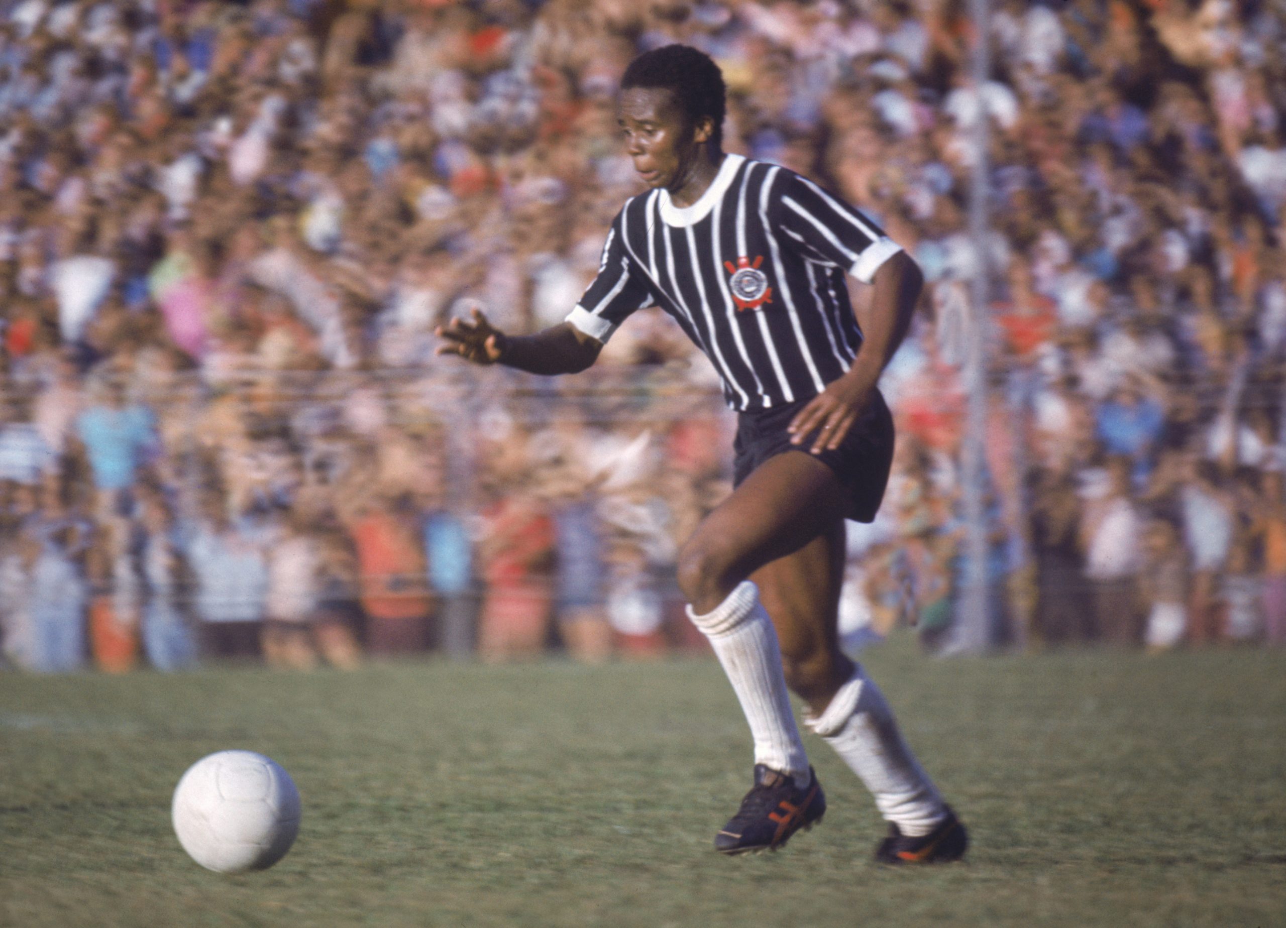 Wladimir, melhor lateral da hist&oacute;ria do Corinthians, completa 66 anos