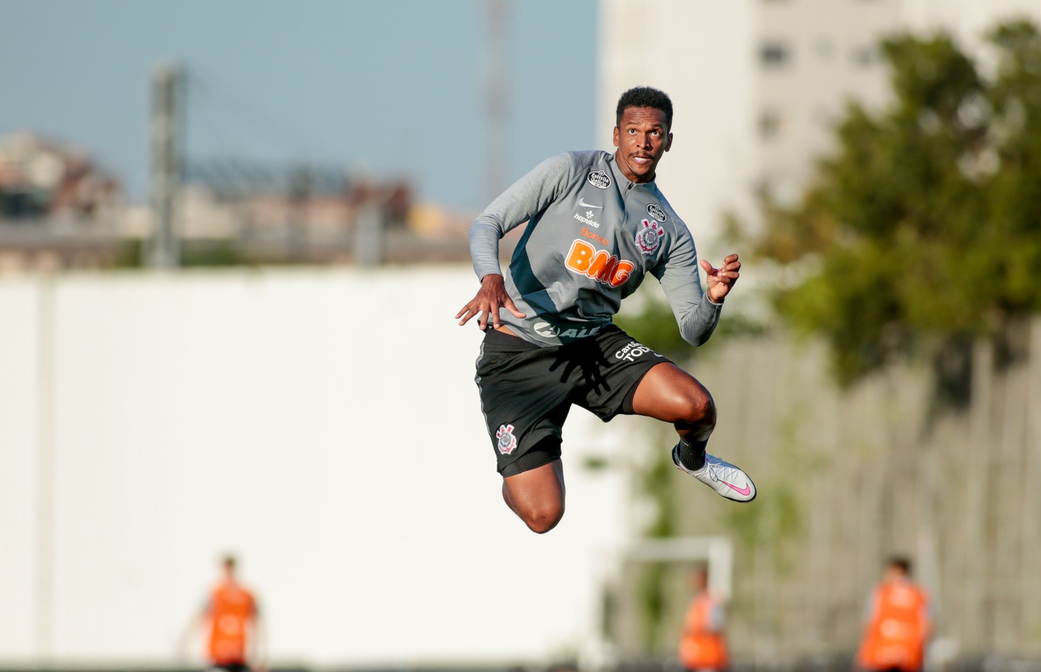 Jô, do Corinthians, se torna carrasco do Palmeiras