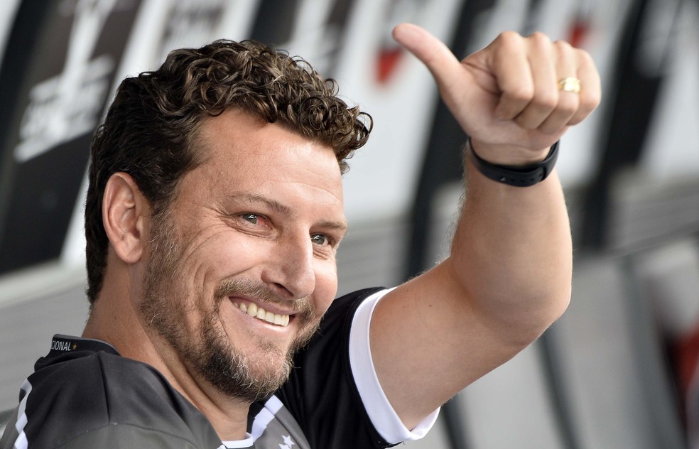 Elano &eacute; o novo treinador do Figueirense