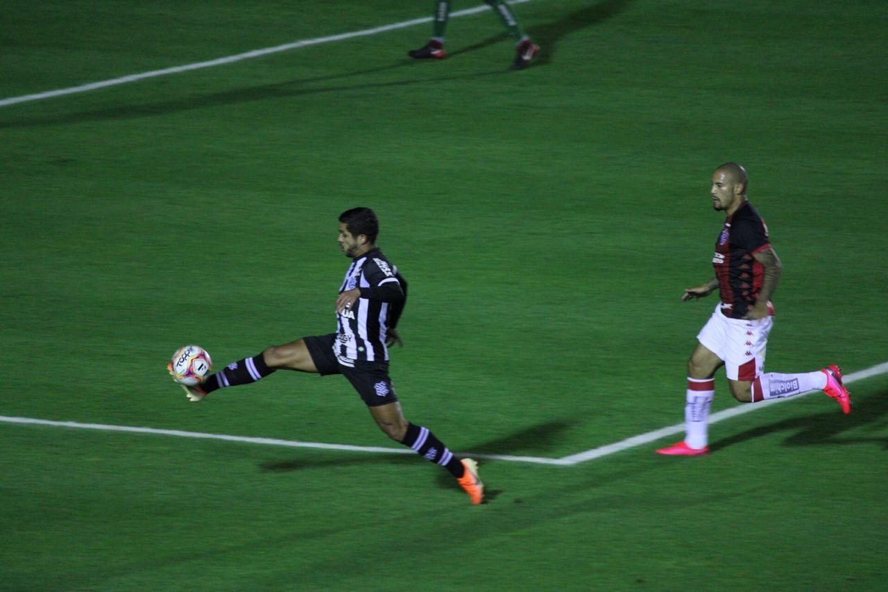 Figueirense e Vit&oacute;ria n&atilde;o saem do zero pela S&eacute;rie B