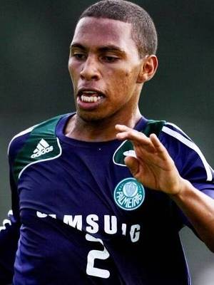 Batizado pela vida como Paulo Miranda, Jonathan Doin completa 32 anos