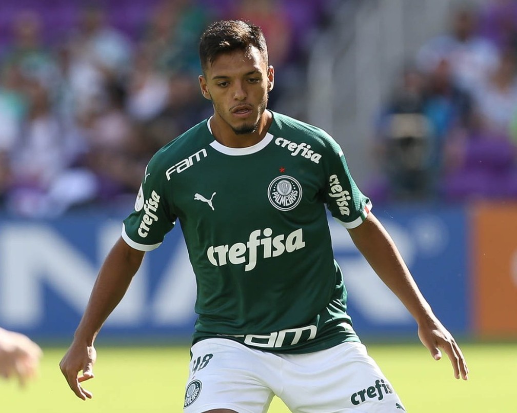 Gabriel Menino cita Iniesta e Kak&aacute; como &iacute;dolos