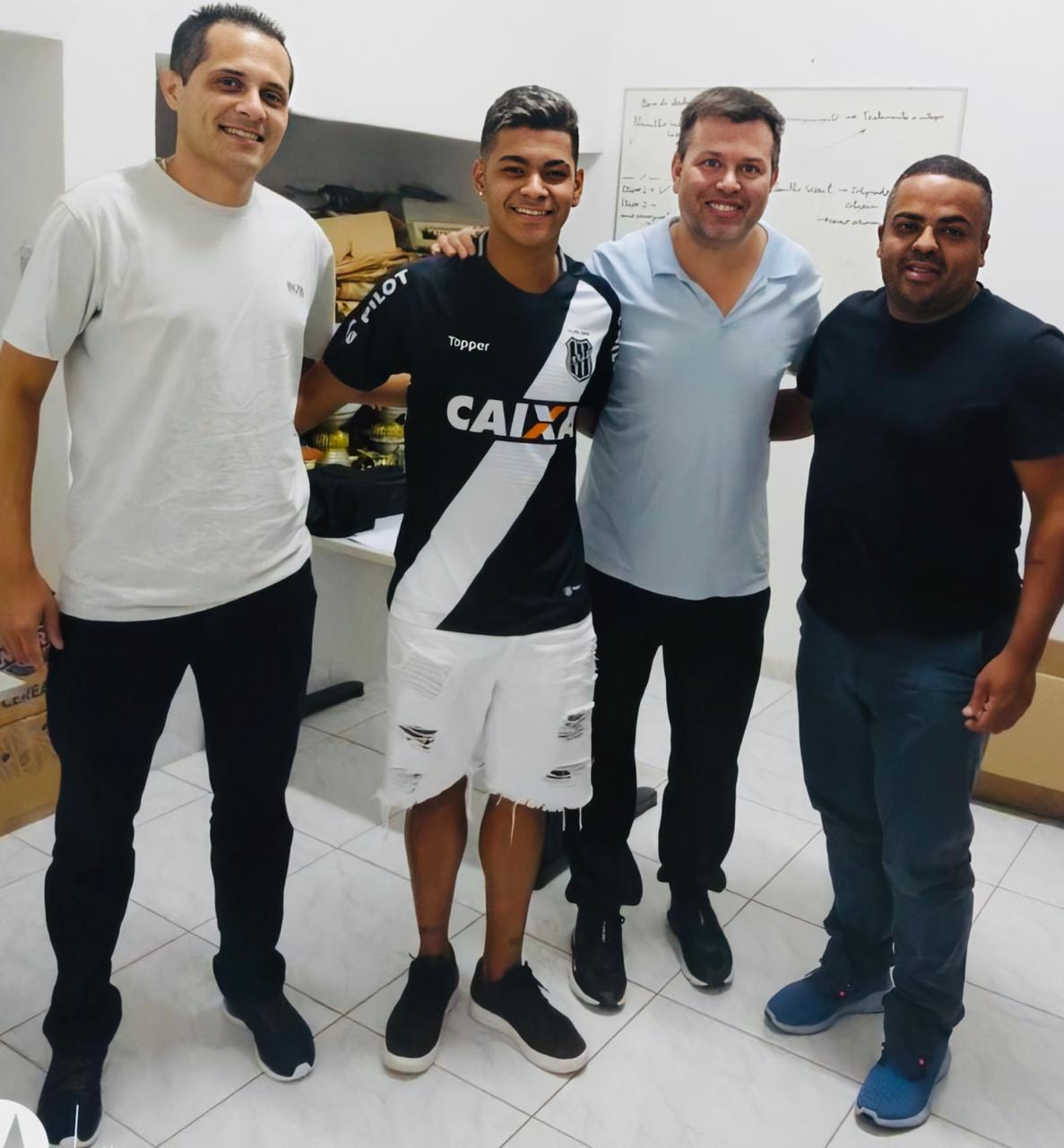 Gustavo Oliveira assina com Ponte