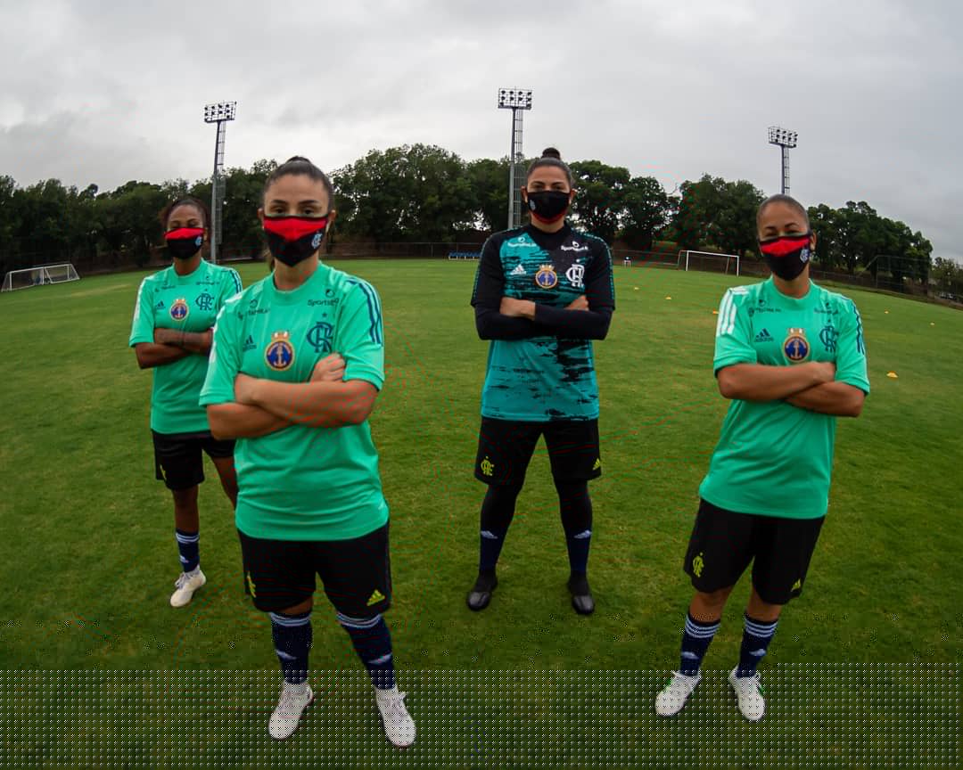 Quarteto do Flamengo foca no retorno do futebol feminino