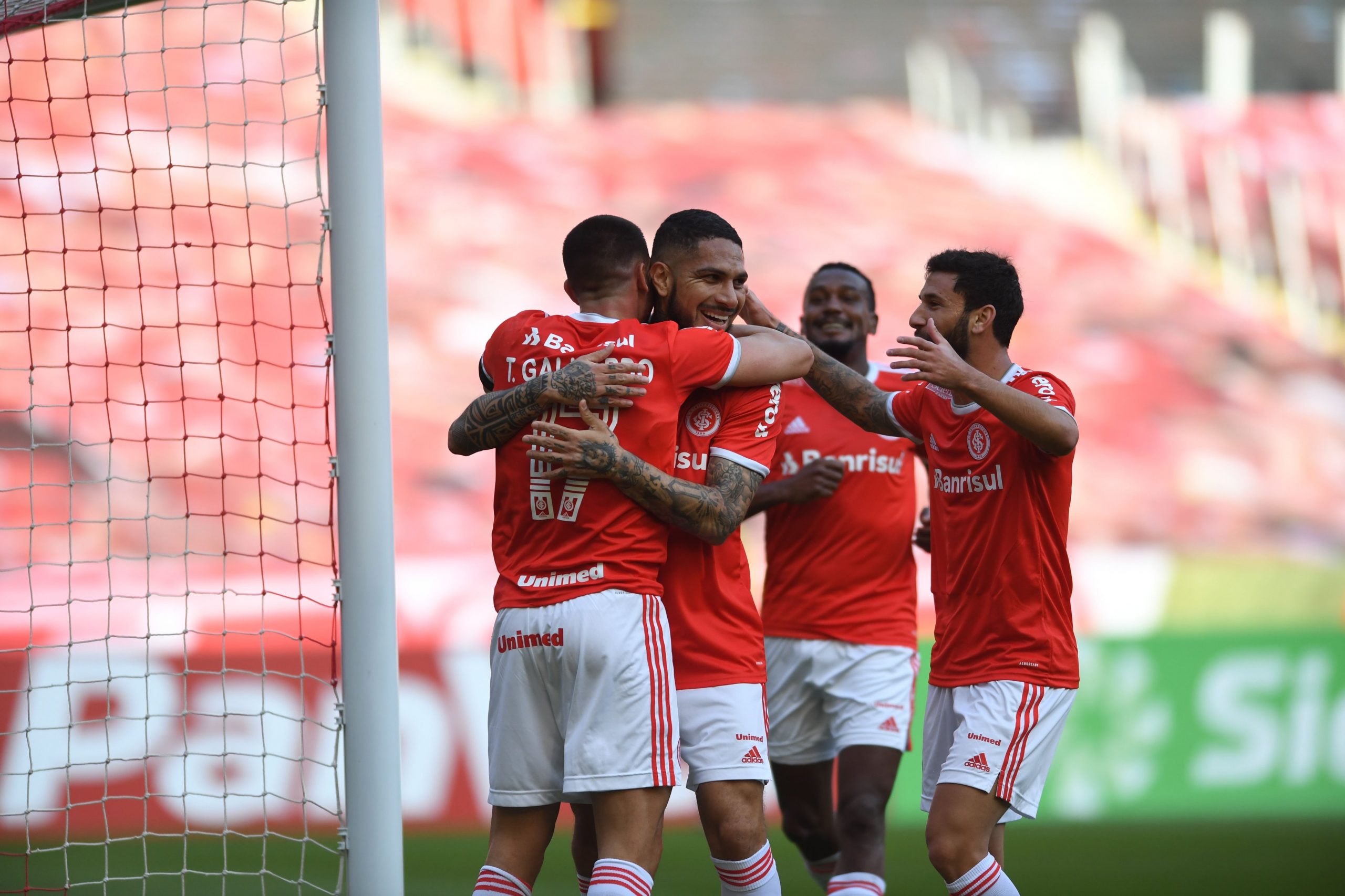 Rolo compressor! Com tr&ecirc;s gols em 15 minutos, Inter avan&ccedil;a rumo a final