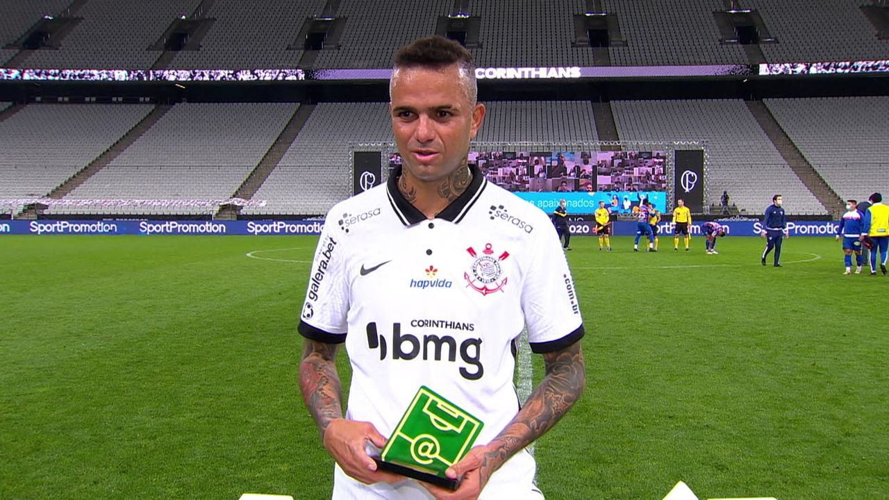 Após gol marcado, Luan é defendido por Tiago Nunes