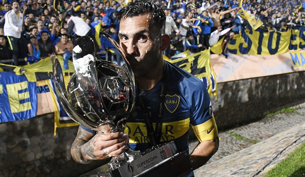 Depois de ser cogitado no Corinthians, Carlitos Tevez renova com Boca Juniors