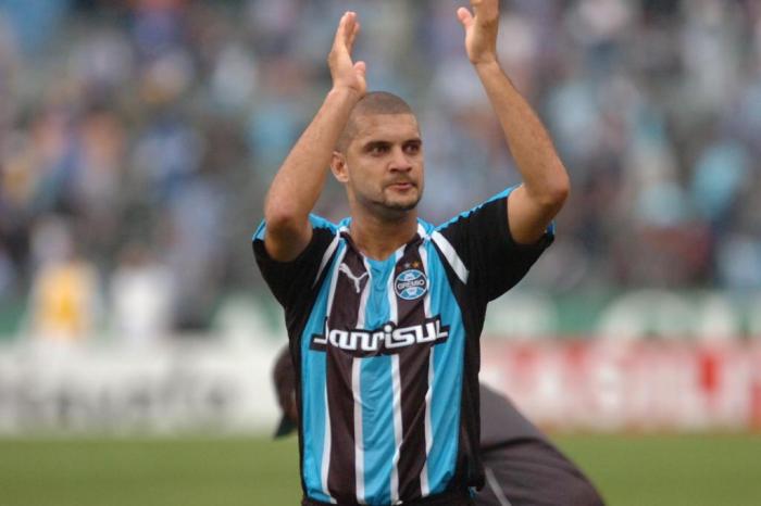 Ídolo por três camisas! Parabéns, Sandro Goiano!