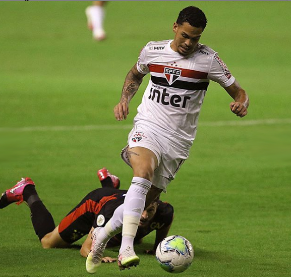 Jogando fora de casa, S&atilde;o Paulo vence Sport pelo Brasileir&atilde;o