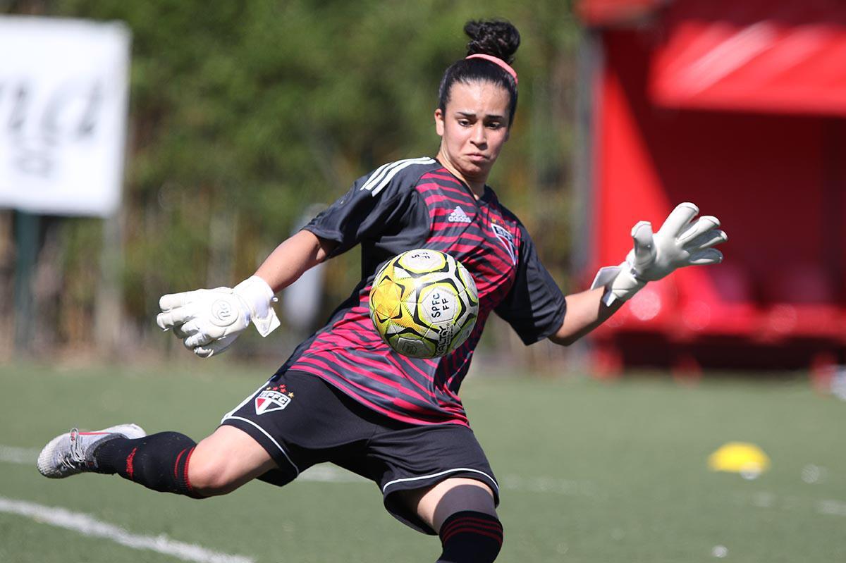 Stephanie em campo pelo S&atilde;o Paulo (Foto: Arquivo Pessoal)