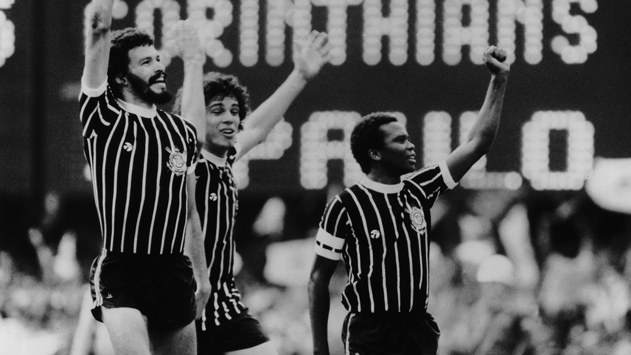 Wladimir, melhor lateral da hist&oacute;ria do Corinthians, completa 66 anos