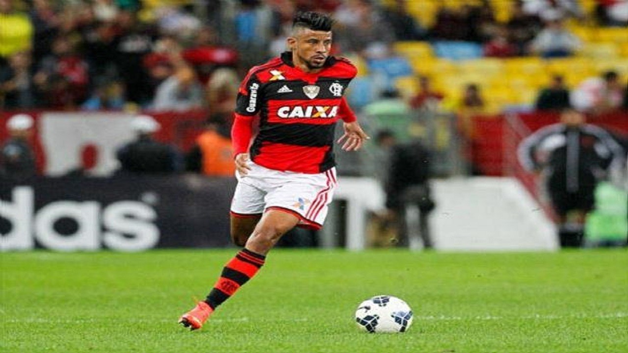 L&eacute;o Moura diz que n&atilde;o deixaria o Flamengo como Rafinha