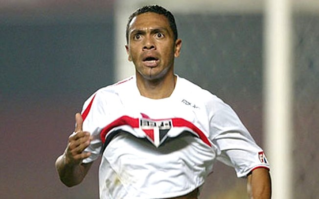 Parab&eacute;ns, Leandro Guerreiro! O atacante completa 40 anos