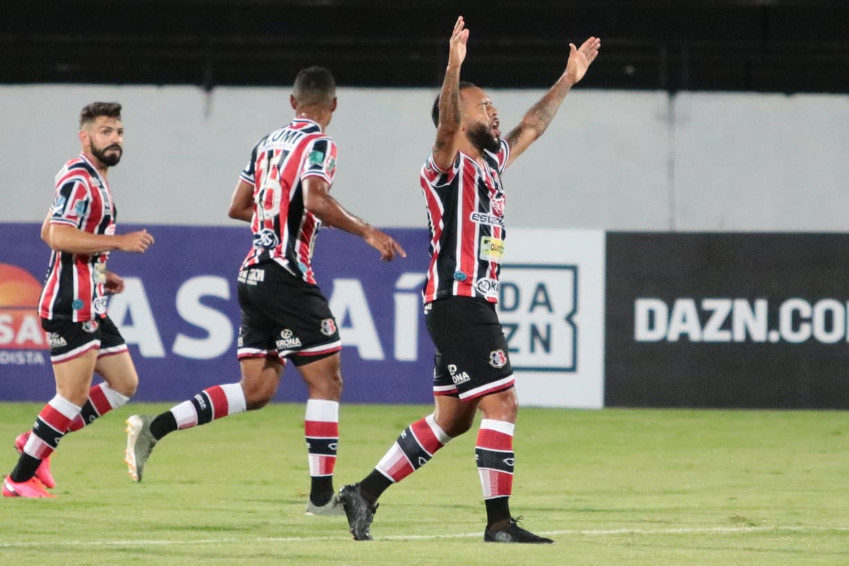 Com virada, Santa Cruz vence Treze em jogo emocionante