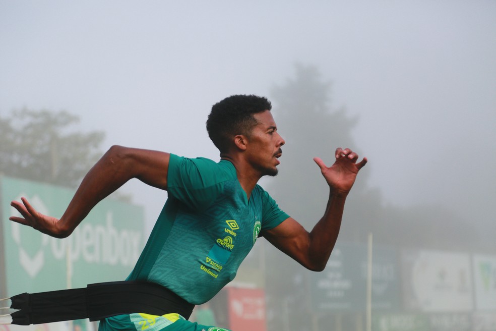 Volante Willian Oliveira &eacute; destaque positivo na Chapecoense na S&eacute;rie B