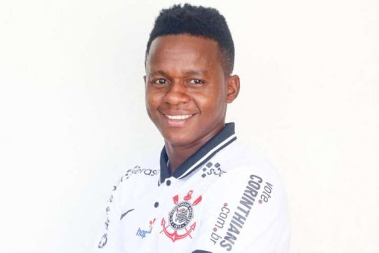 Com a camisa 10, Cazares &eacute; apresentado no Corinthians