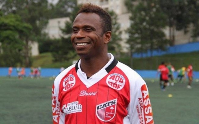 Parab&eacute;ns, Ed&iacute;lson Capetinha! O atacante completa 50 anos