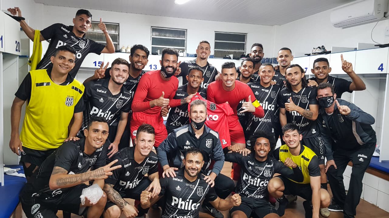 Ponte Preta vence o Ava&iacute; e assume a lideran&ccedil;a da S&eacute;rie B