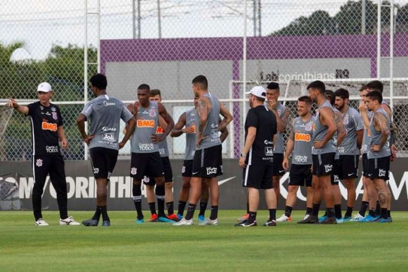Corinthians quitar&aacute; os sal&aacute;rios dos jogadores at&eacute; o dia 15?