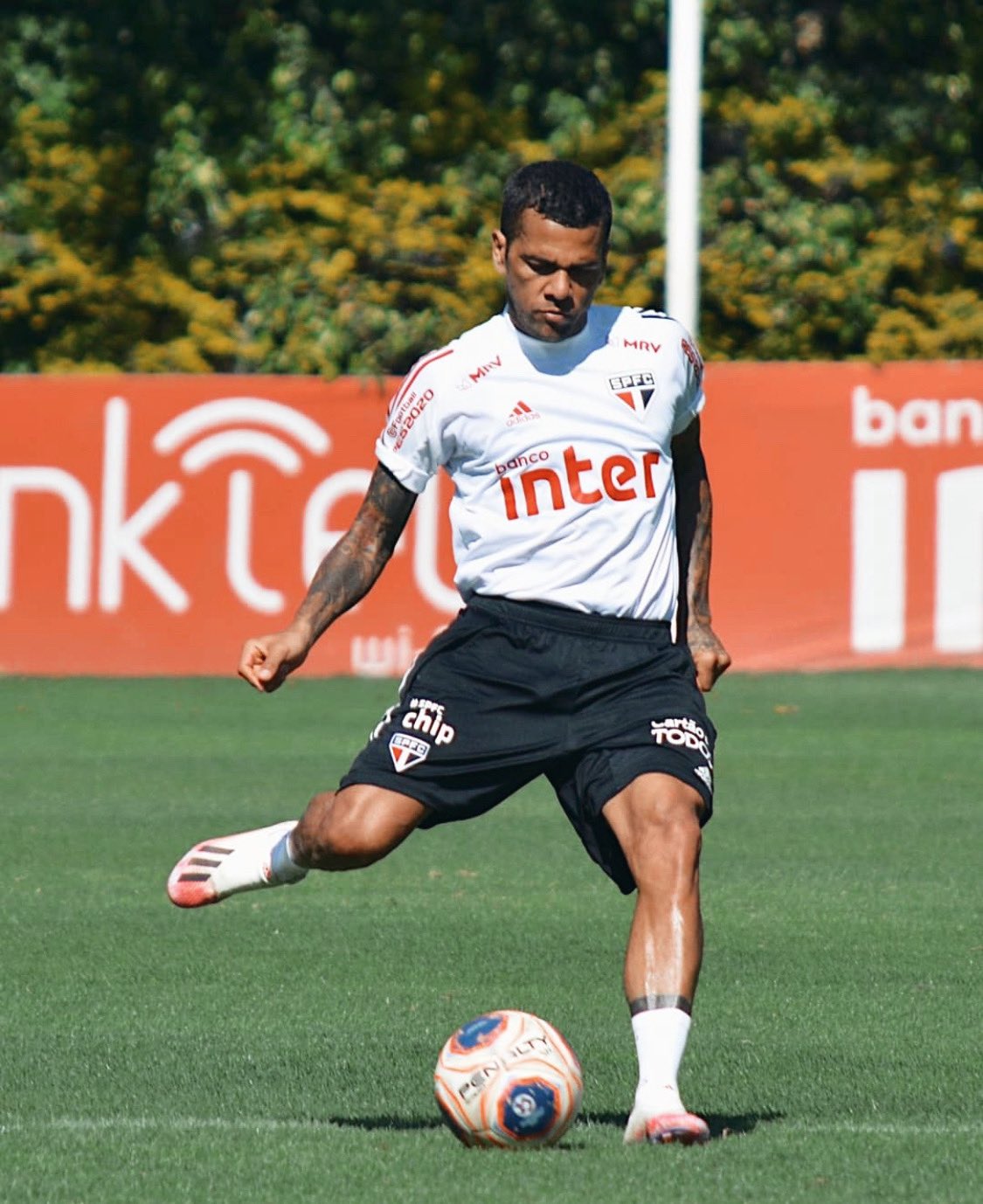 Daniel Alves convocado para Ol&iacute;mpiadas; veja quantos jogos perde no S&atilde;o Paulo