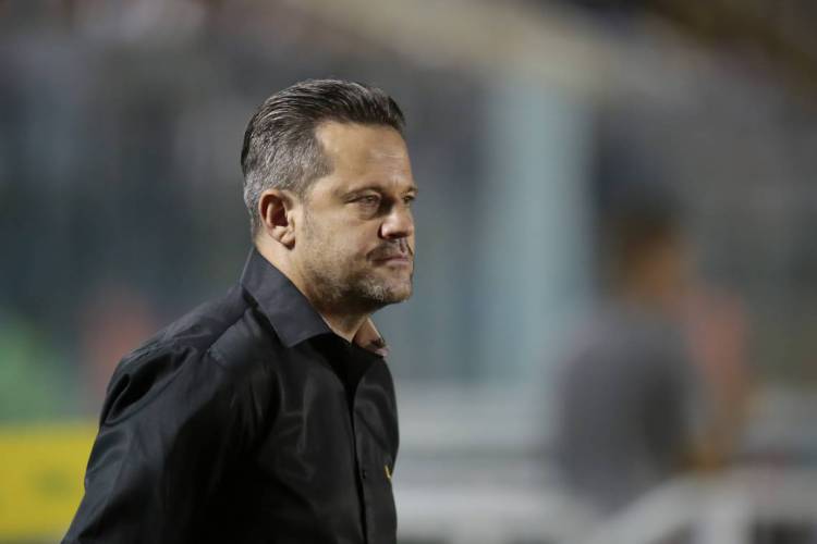 Argel Fucks &eacute; demitido do CSA ap&oacute;s quatro jogos