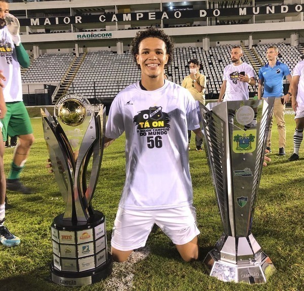 Corinthians fecha contrata&ccedil;&atilde;o de lateral-esquerdo que esteve na mira do Palmeiras