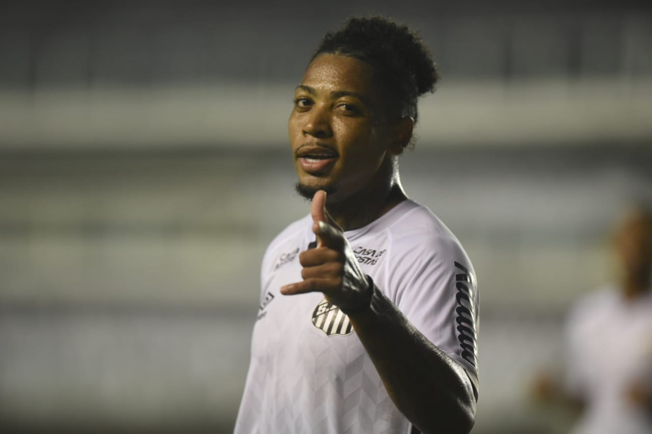 Santos vence e convence diante o Atl&eacute;tico-MG