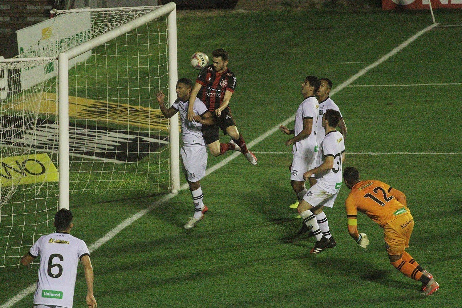 Brasil de Pelotas e Figueirense empatam em jogo sem gols e pol&ecirc;mica no fim