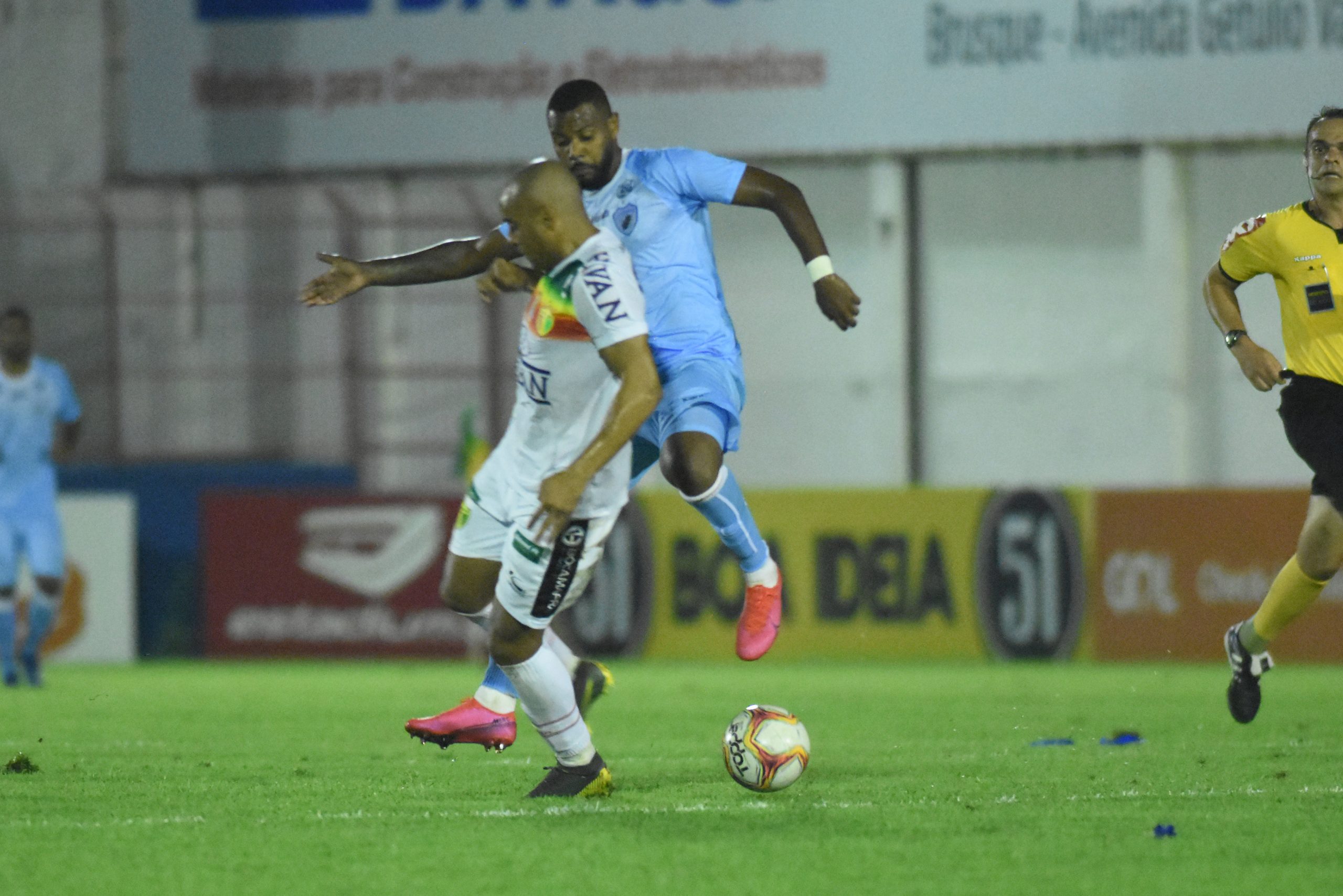 Brusque vence Londrina em jogo adiado da 6&ordf; rodada e assume lideran&ccedil;a do Grupo B