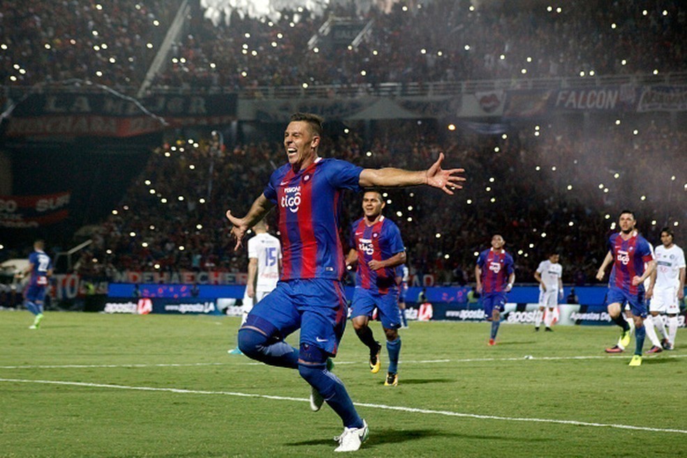 Diego Chur&iacute;n est&aacute; mais pr&oacute;ximo do Gr&ecirc;mio