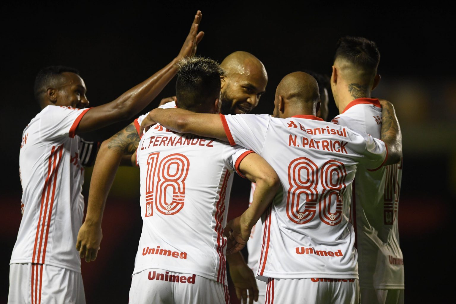 Em jogo com oito gols, Inter bate Sport