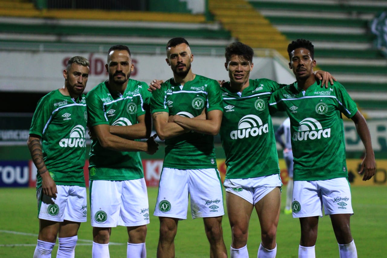Chapecoense bate o Oper&aacute;rio-PR e mant&eacute;m lideran&ccedil;a da S&eacute;rie B