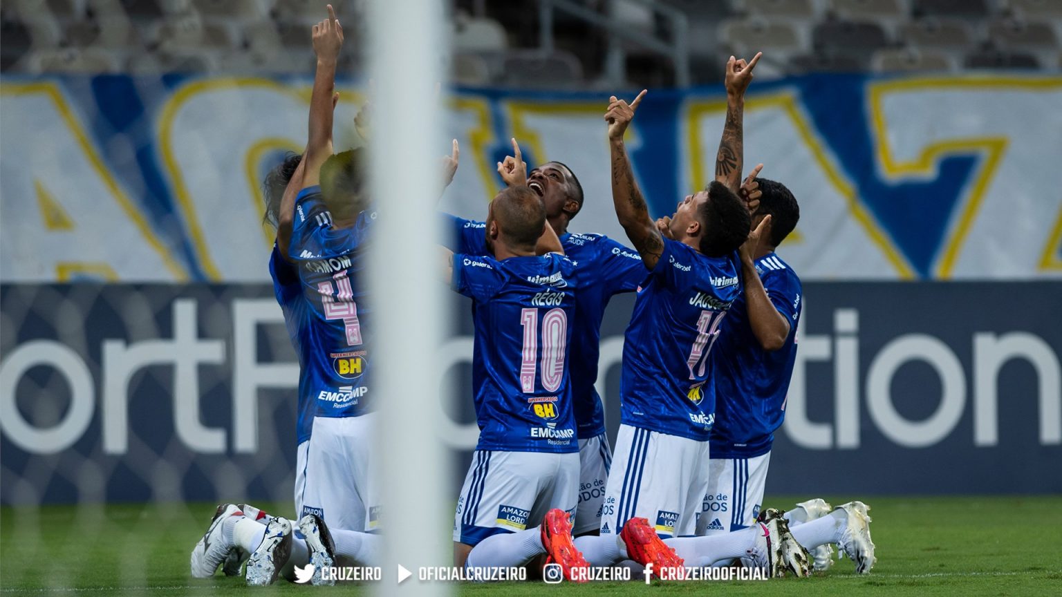 Cruzeiro vence Paran&aacute; e sai do Z4 na S&eacute;rie B