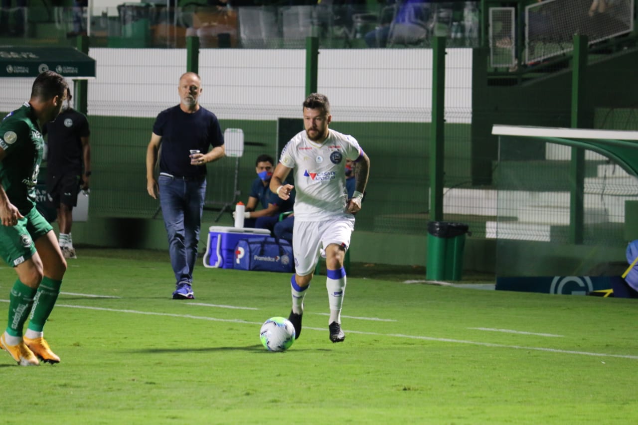 Após festival de cartões, Bahia empata em duelo com Goiás, fugindo do Z4