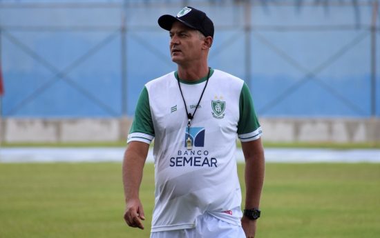 Lisca &eacute; procurado por Botafogo e Coritiba, mas prefere seguir no Am&eacute;rica-MG