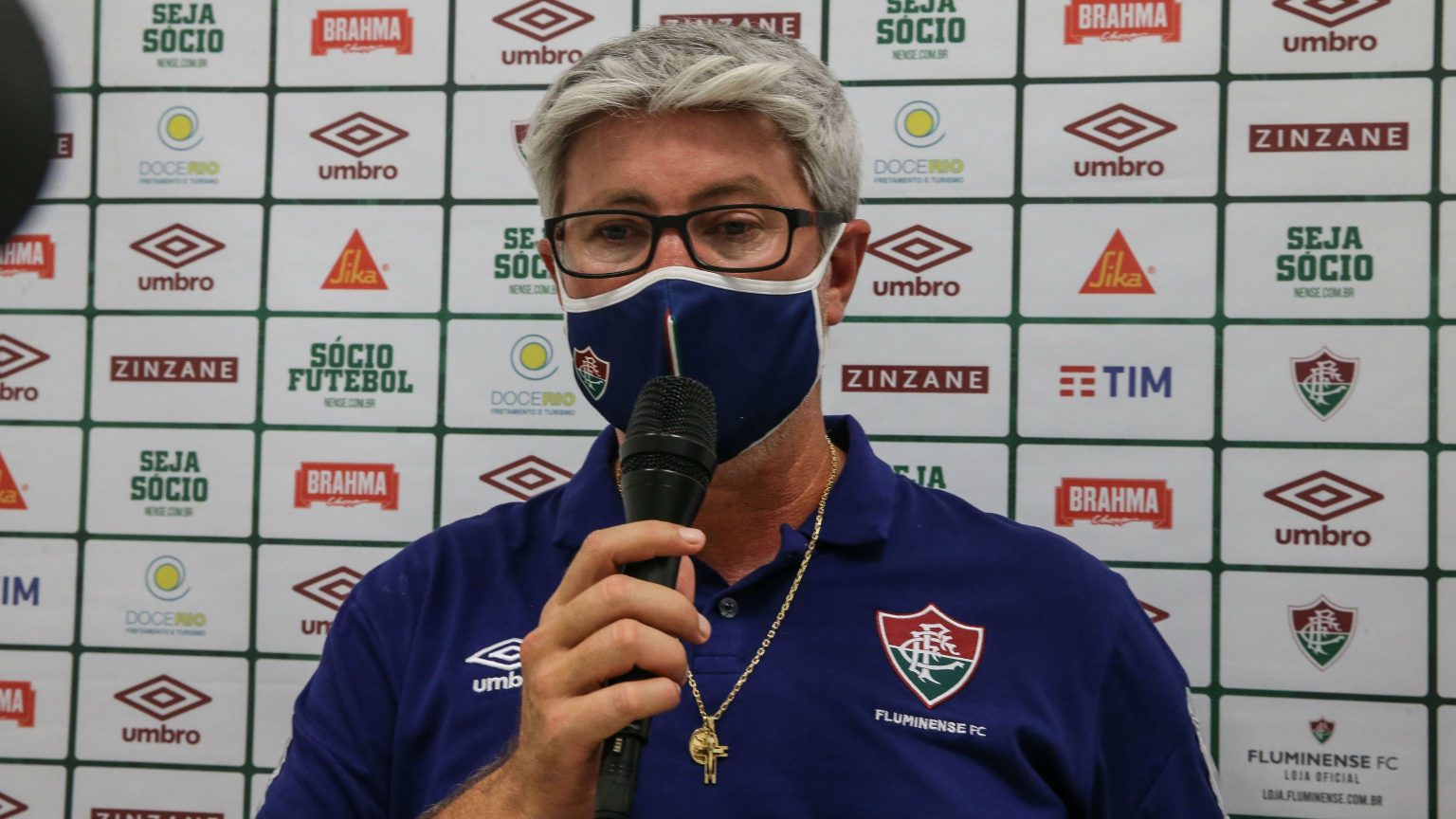 Odair lembra cr&iacute;ticas no Inter e cutuca Coudet sobre escala&ccedil;&atilde;o de &ldquo;volantes&rdquo;