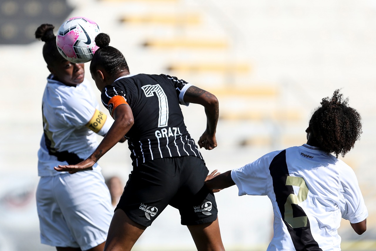 Com hat-trick de Grazi, Corinthians atropela a Macaca