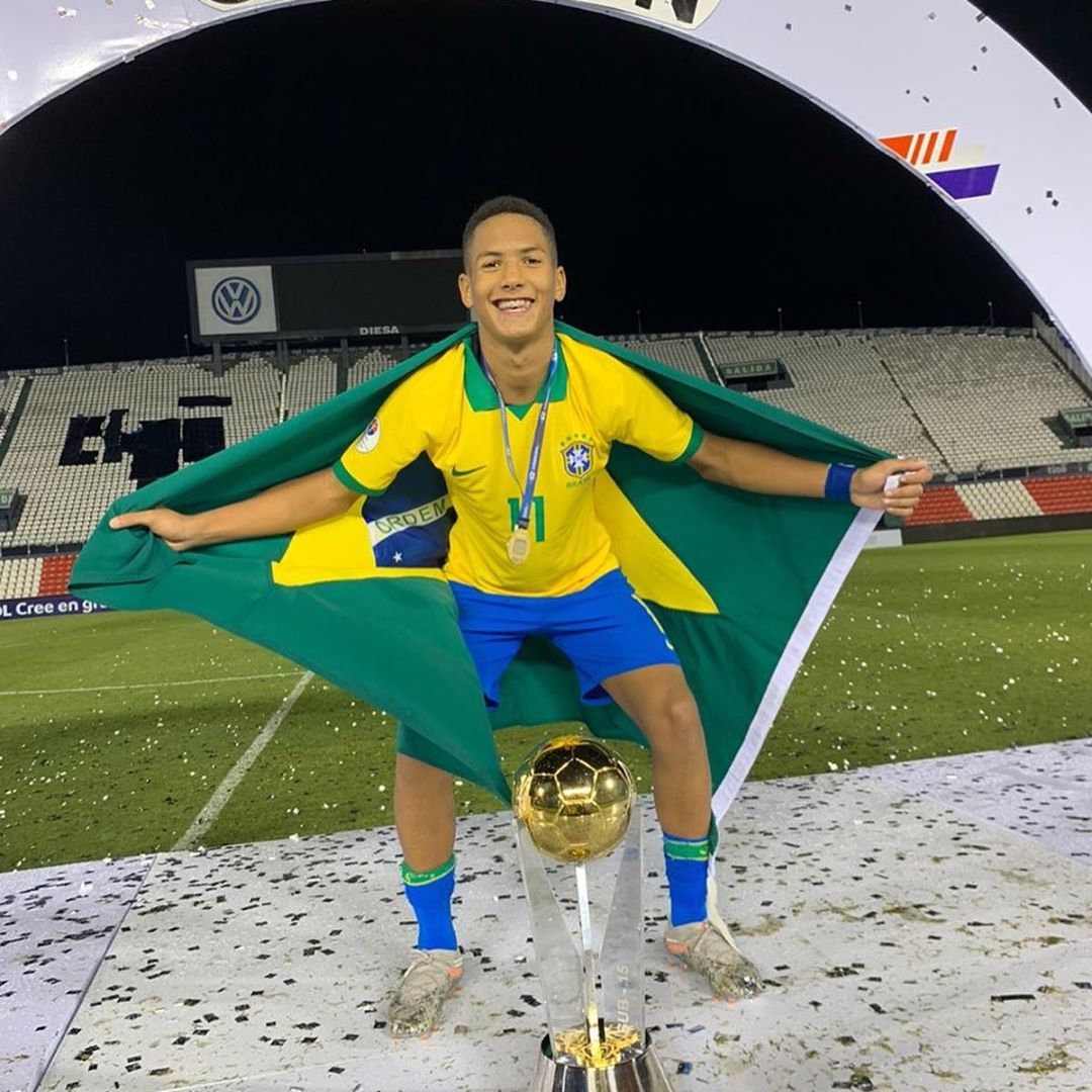 Santos assina com &Acirc;ngelo de 15 anos