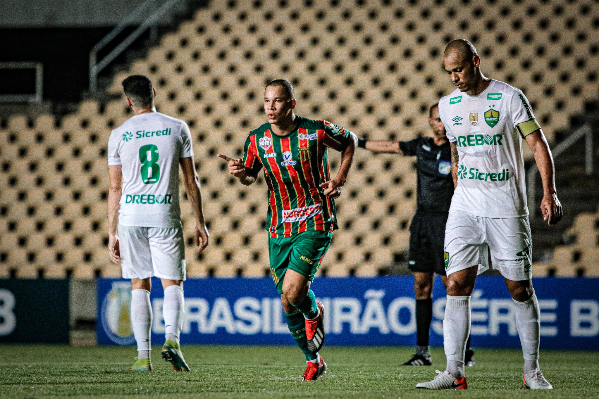 Sampaio Corr&ecirc;a vence Cuiab&aacute; com autoridade na S&eacute;rie B