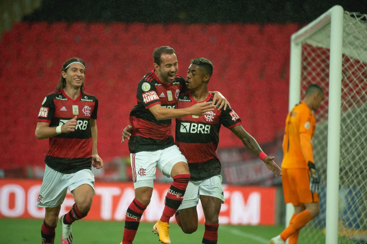 Flamengo vence Athletico e assume 4&ordf; coloca&ccedil;&atilde;o do Brasileir&atilde;o