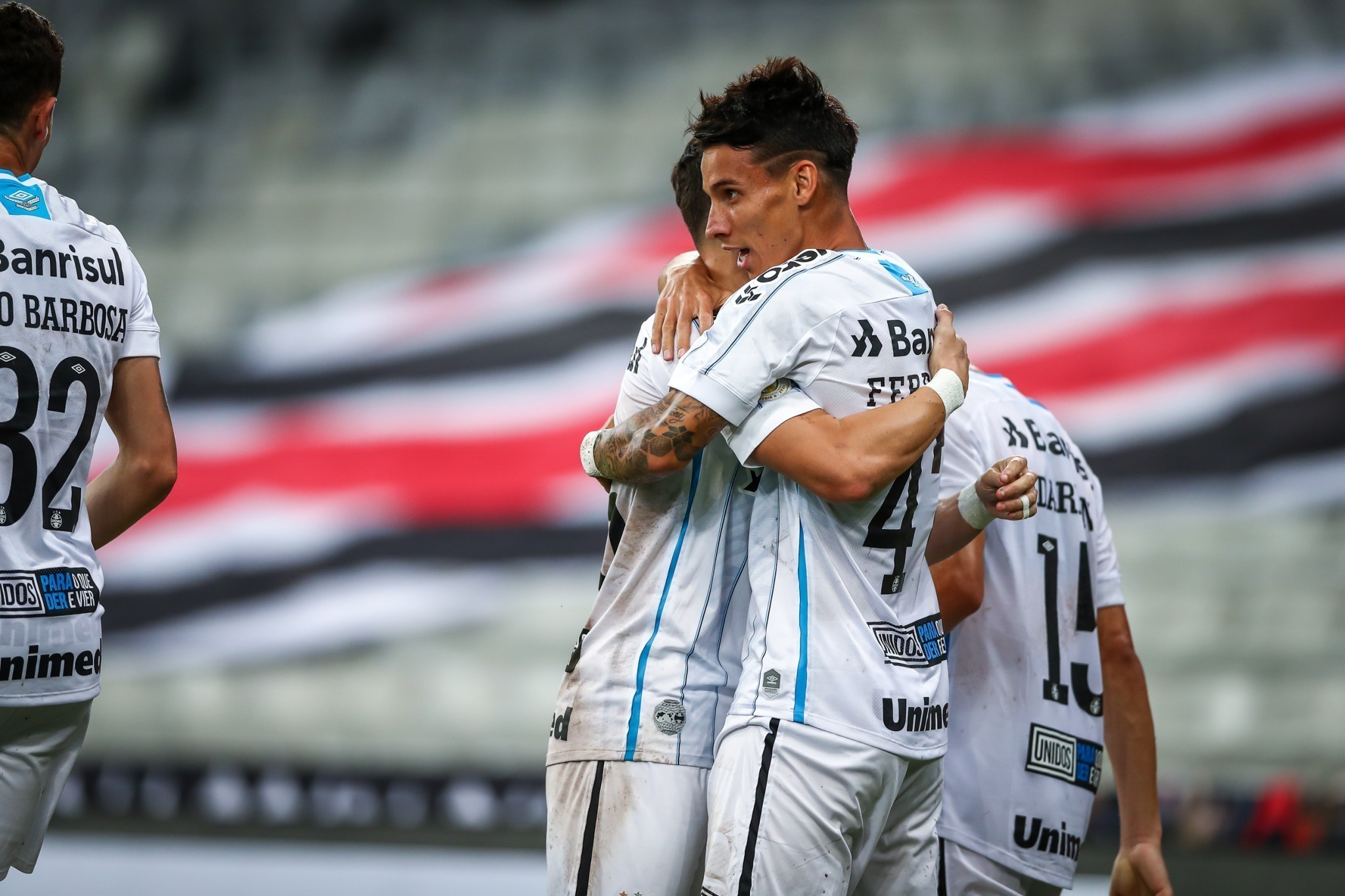 Gr&ecirc;mio vence com time misto e sobe na tabela do Brasileir&atilde;o 2020